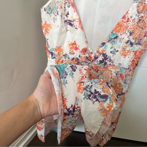 Flower romper with an open back - Picture 4 of 4